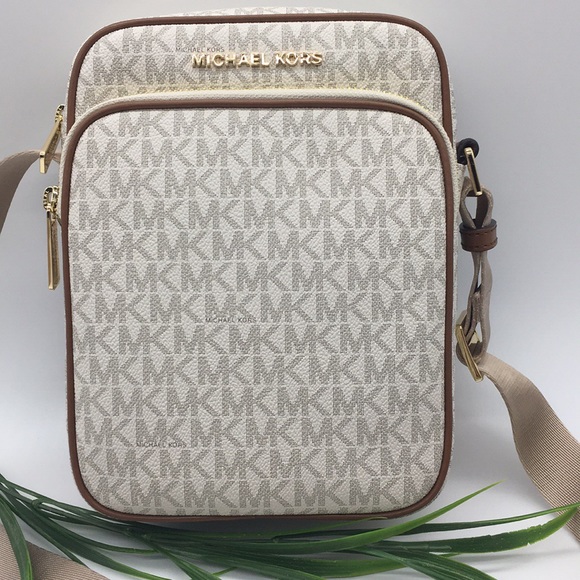 michael kors flight crossbody bag